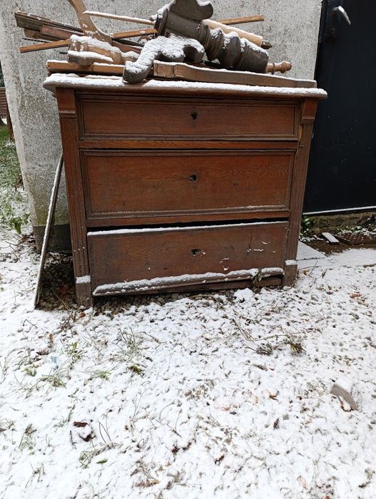 Stara drewniana komoda