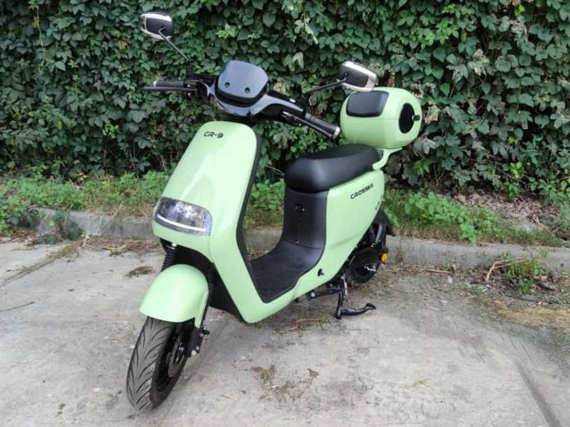 Электроскутер Crosser-мощный и надёжный партнёр для поездок 1000W 24Ah