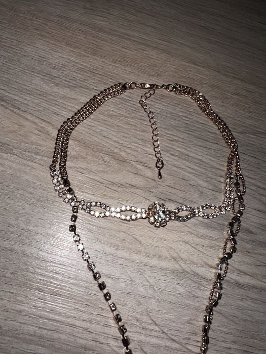 Zestaw kolczyków pięć par długich kolczyków i naszyjnik Biżuteria