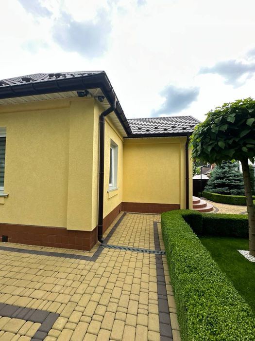 Будинок з ремонтом в центрі Ірпеня! Басейн, гараж, підвал!