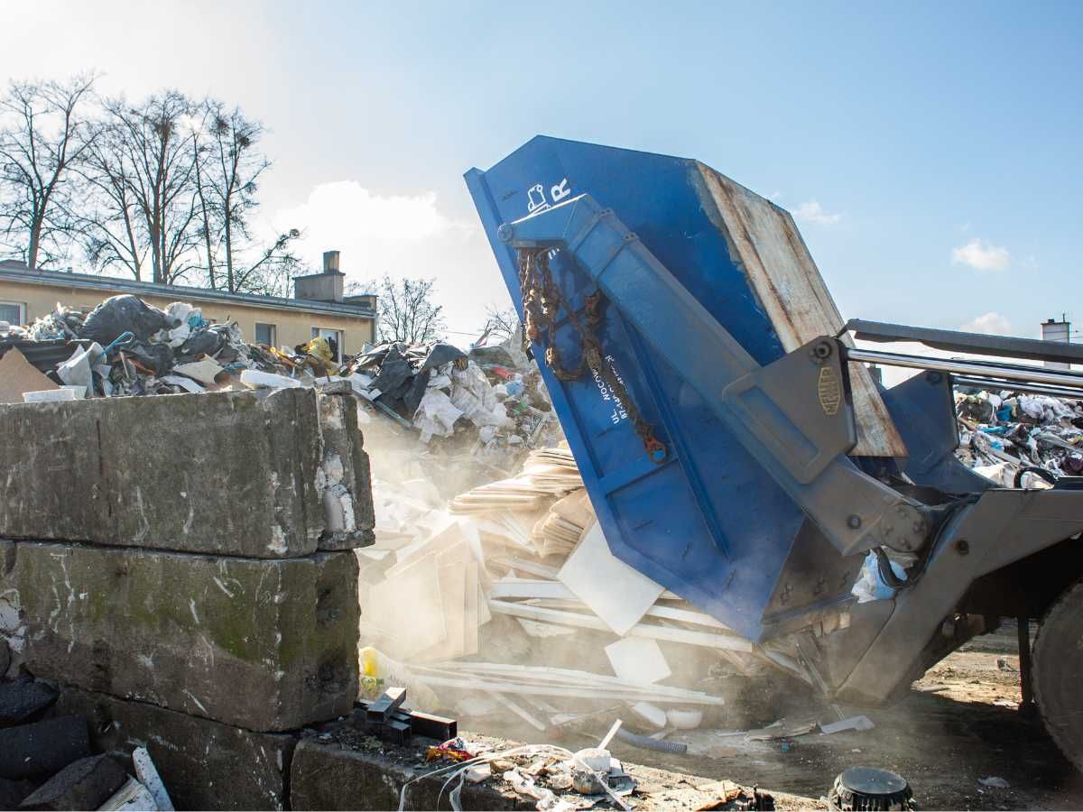 Kontener na odpady: budowa, remont, porządki - gruz, zielone, gabaryty