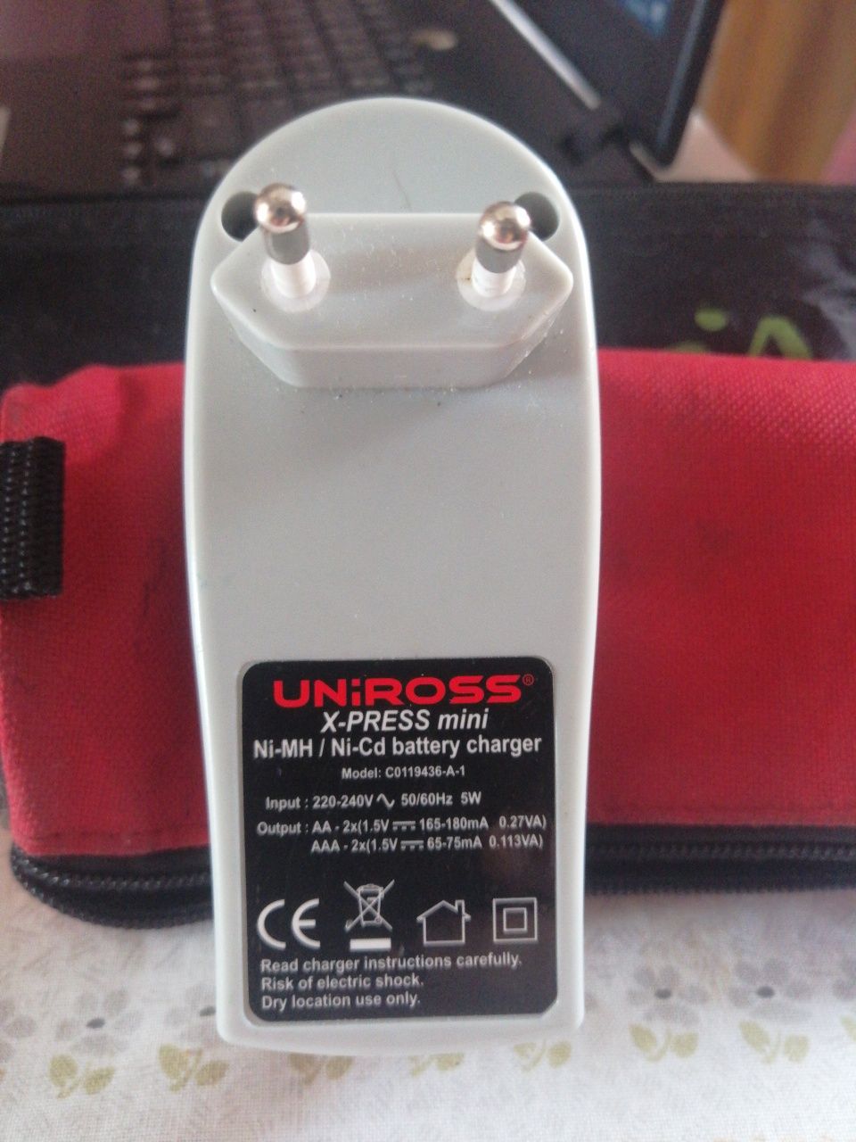 Carregador pilhas Uniross X-press (Novo)