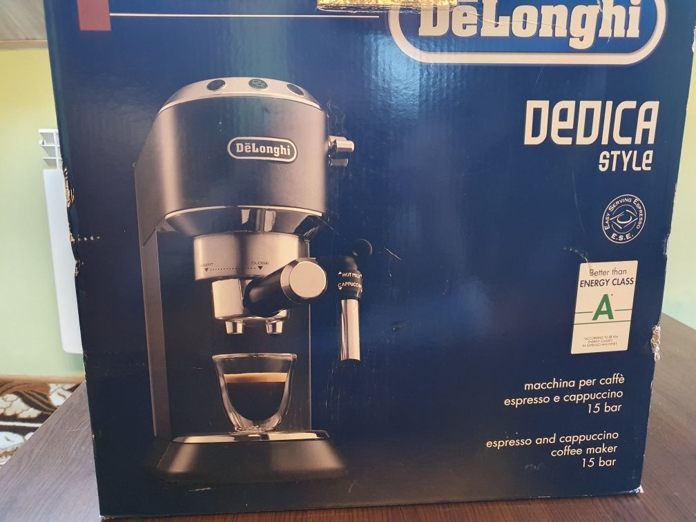 DeLonghi EC685.BK NOWY ekspres do kawy ciśnieniowy 15 spieniacz mleka