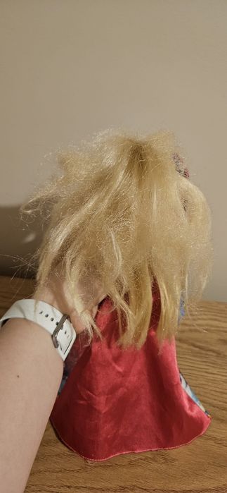 Lalka Barbie z warkoczami