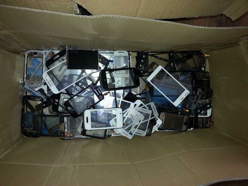 Karton wyświetlaczy itd. LCD kilka kg, szybka, dotyk, ramka telefonu