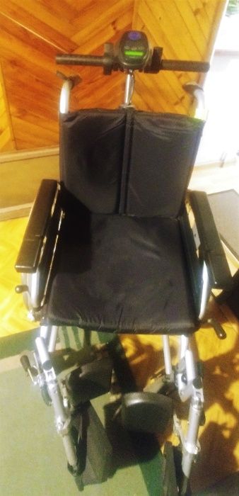 inwalidzki wózek elektryczny Otto Bock Z10 (prowadzony przez opiekuna)