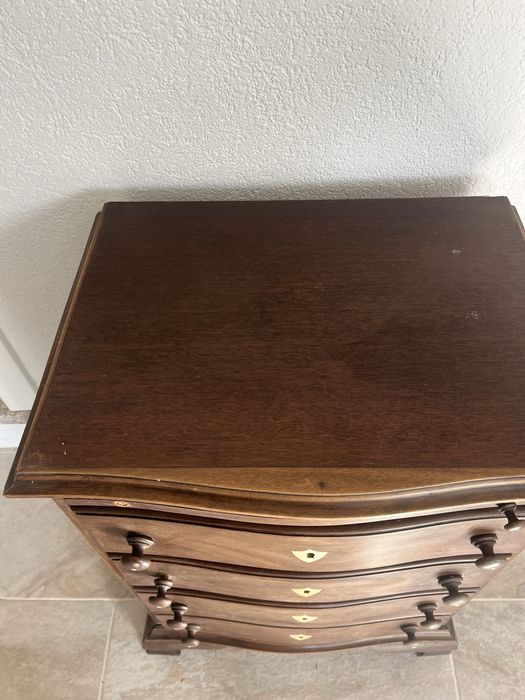 Mesa de cabeceira classica