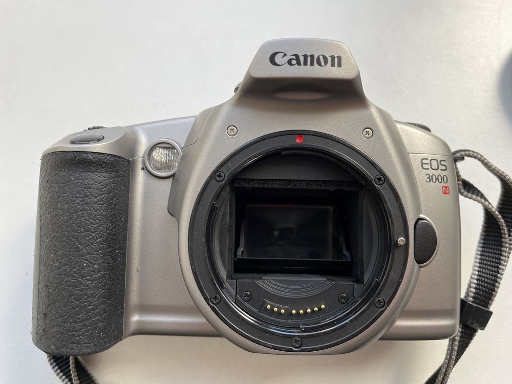 Фотоапарат плівковий Canon EOS 3000N (без обєктиву) + батарейки 123 А