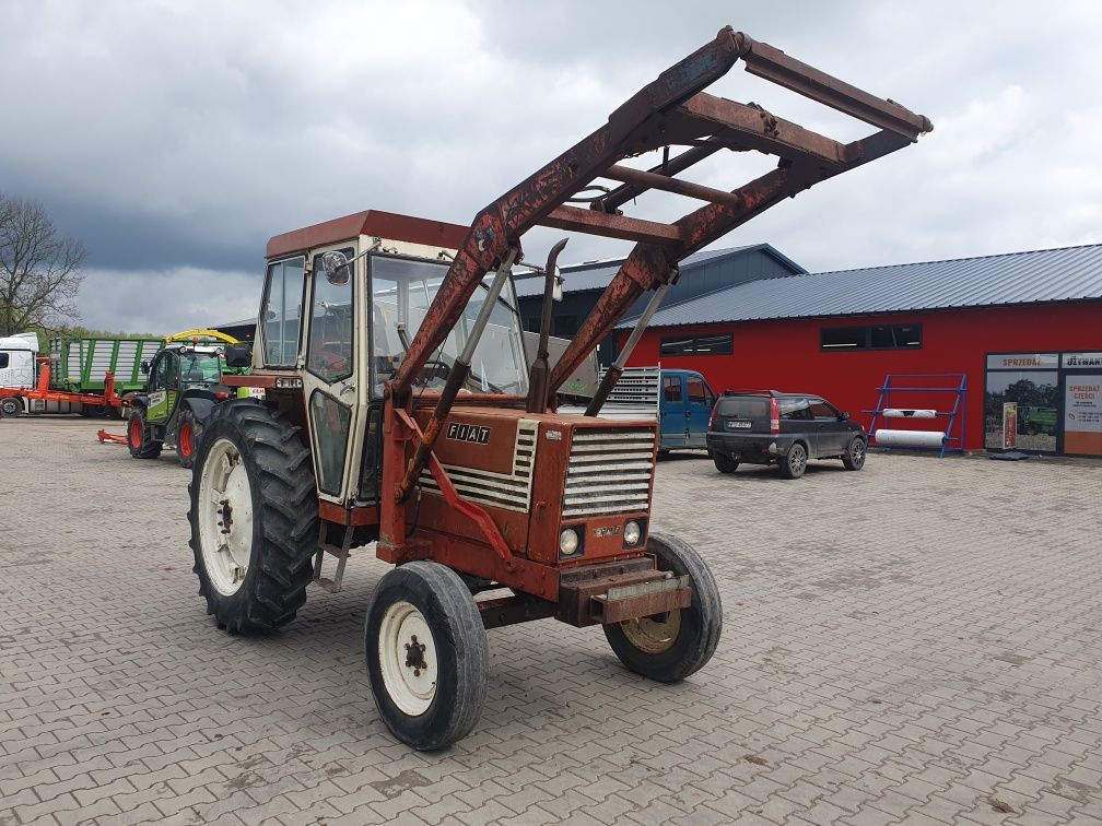 Ciągnik rolniczy FIAT 680/8 z ładowacz czołowy