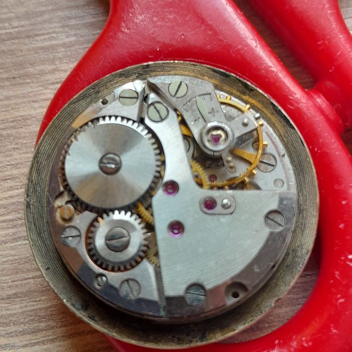 Mechanizm  zegarka  Zentra.