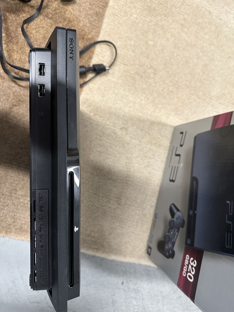 Consola PS3 320gb + 4 jogos + singstar microphone receiver