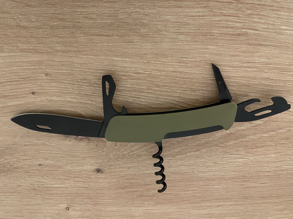 Nowy Scyzoryk swizaD03 ALLBLACK olive kni.0033.1050