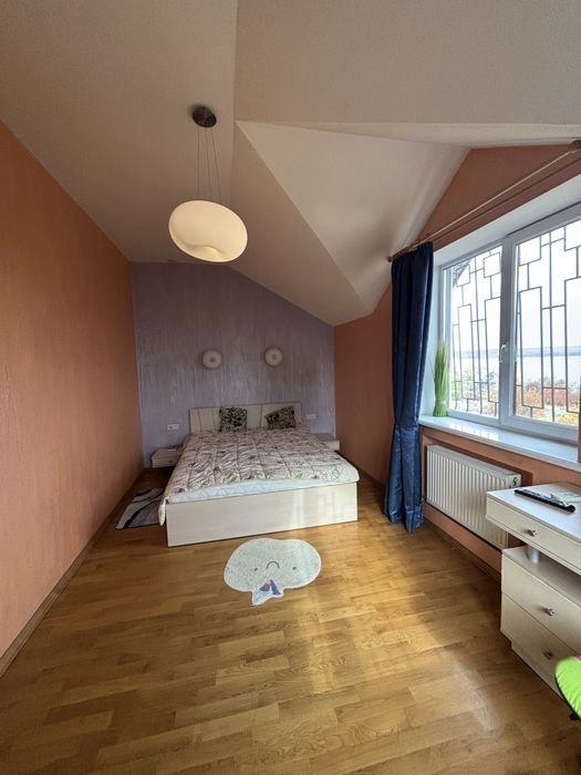 Сдам 3-этажный дом на берегу Днепра