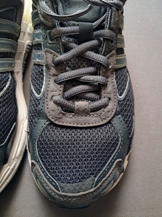 Tenis Adidas cinzentos