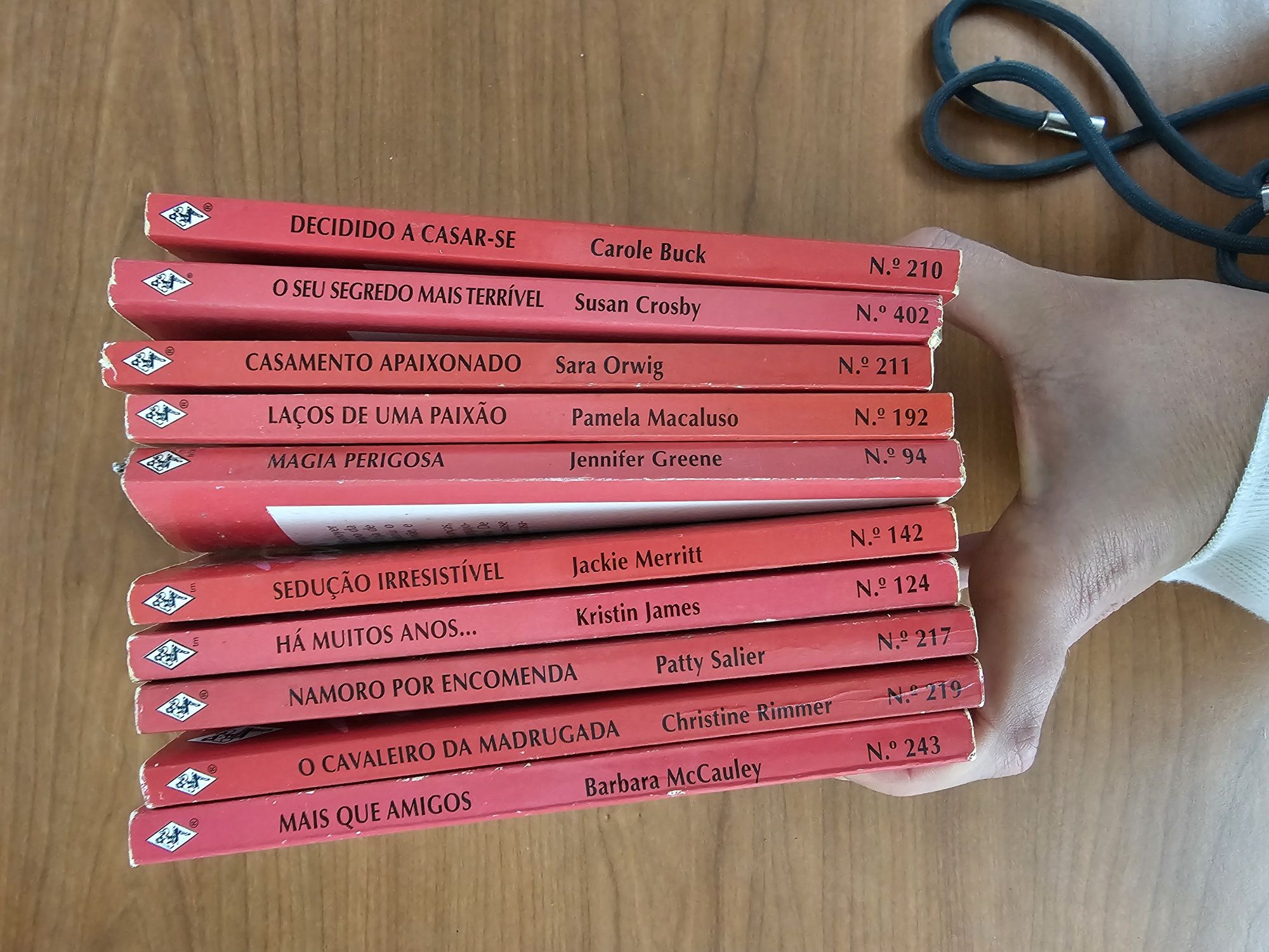 Livros coleção harlequin desejo