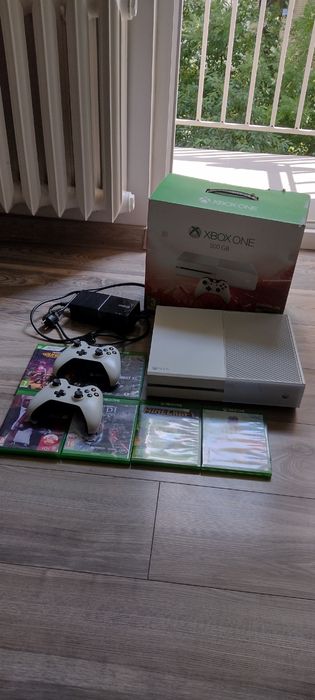 Xbox one 500 GB plus gry