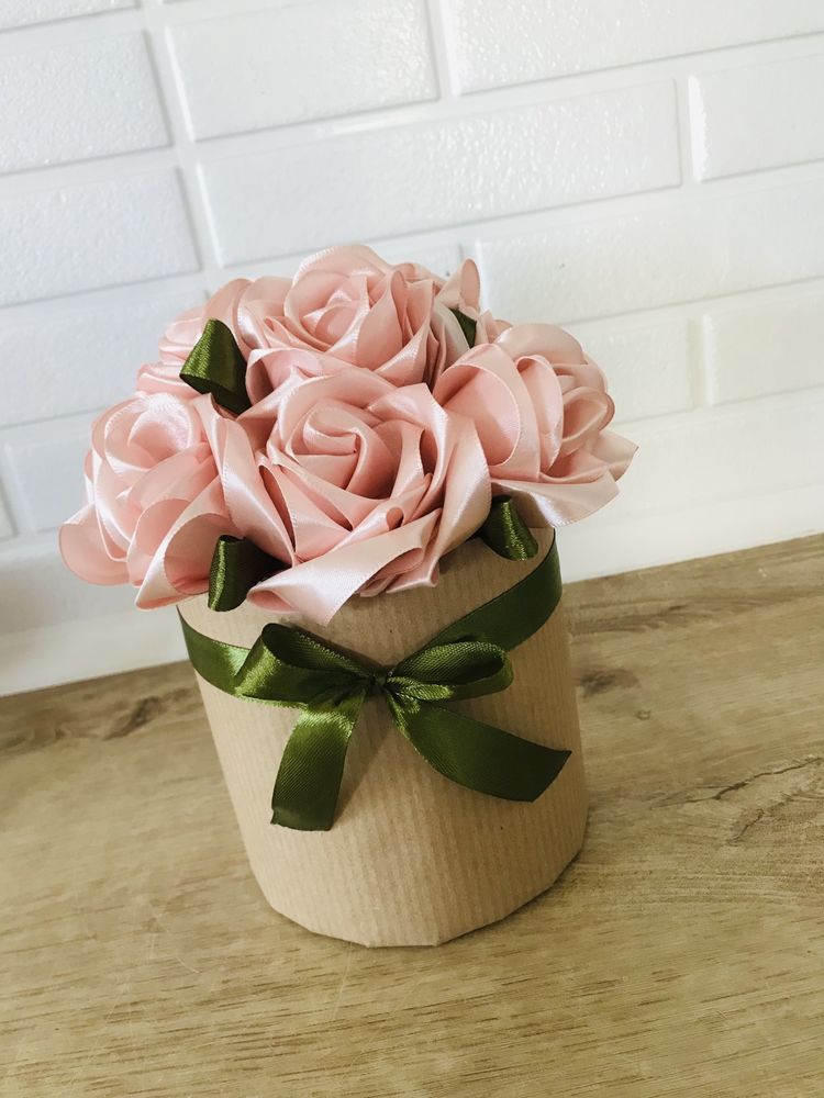 Flower box róże z wstążki satynowej