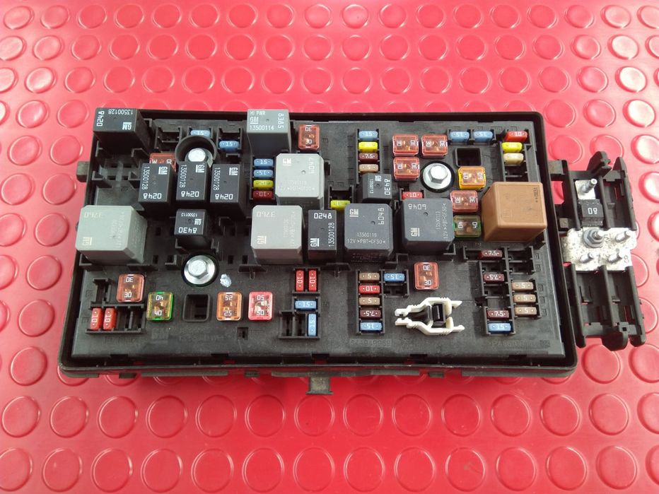 Caixa dos Fusíveis / BSI / UCH / SAM - 13255300- OPEL INSIGNIA A (G09)