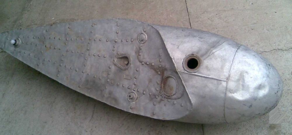 Сиденье к дореволюционной технике. Подвесной бак к истребителю МИГ-15.