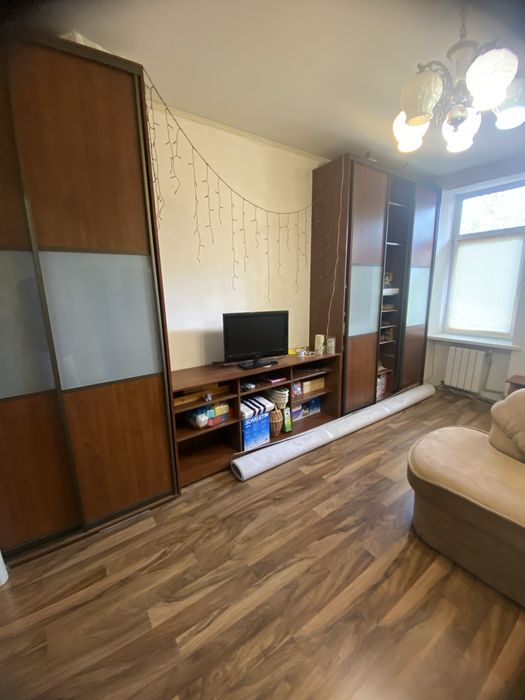 Продаю двокімнатну квартиру з автономним опаленням!