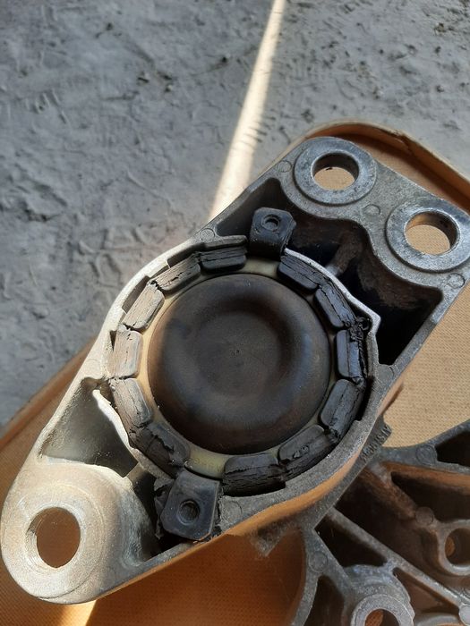 Renault(Original)  Подушка двигуна права 1.5dci на Рено логан універса