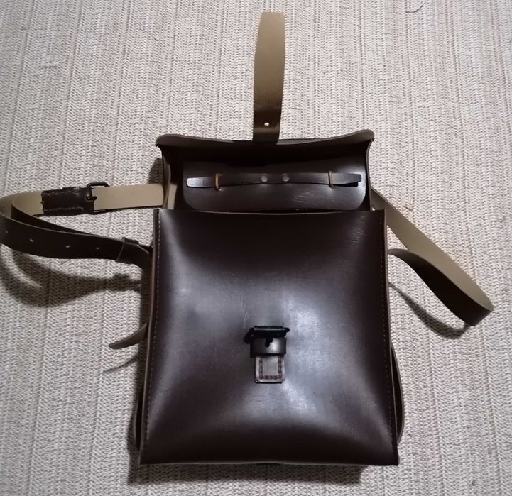 Mala de cabedal militar antiga