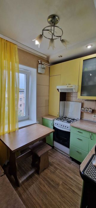 2к квартира на ЖБІ, 5/5 поверх, 45 м2, цегла, з євроремонтом, є підвал