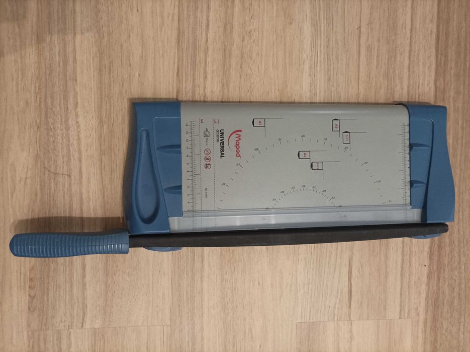 Guilhotina Universal Maped G3208 + Destruidora de papel United Office