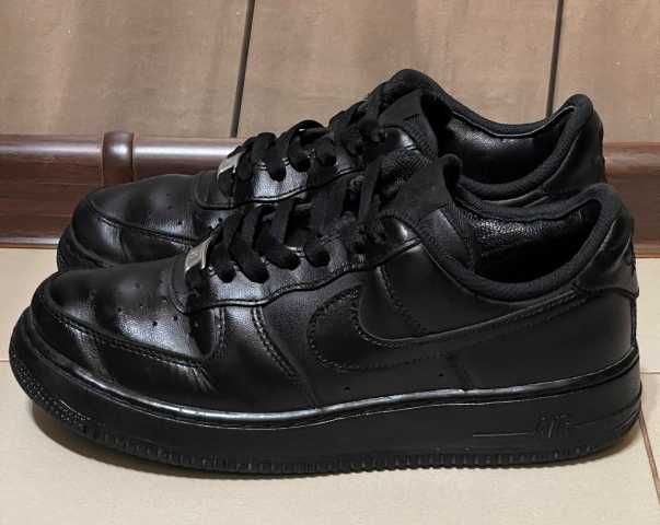 Кроссовки NIKE AIR FORCE 1 07 размер EUR-40/39-25,5 см.