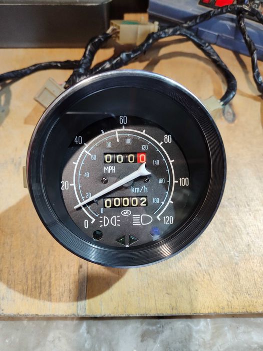 Новий спідометр ваз 2121 2106 в милях сильний орегінал