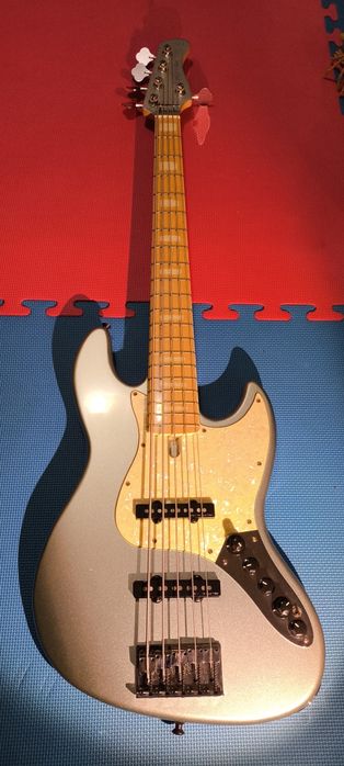 Baixo Sire v7 2nd gen 5 cordas