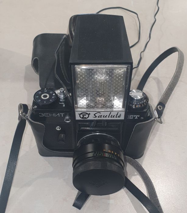 Продам Фотоаппараты и вспышки.