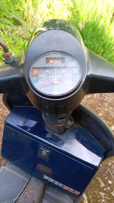 VESPA PKXLS de 1990 para peças ou restauro, com documentos