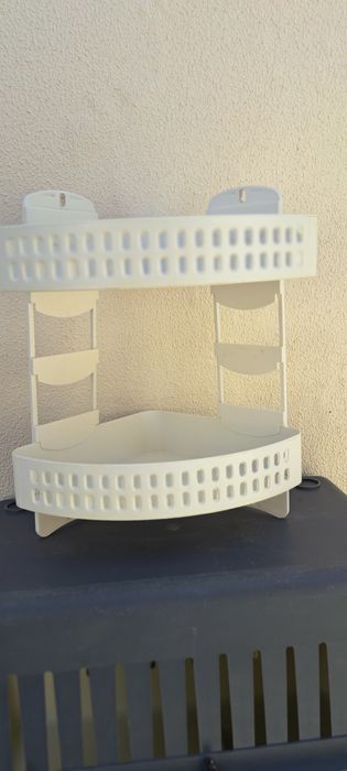 Parteleiras para casa de banho. Plástico de excelente qualidade.