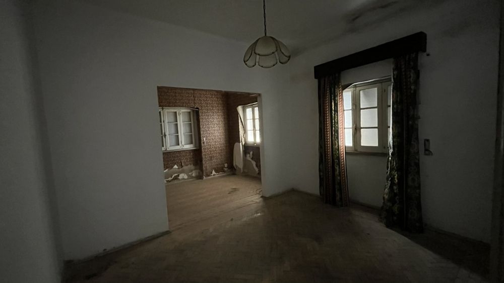 Moradia anos 60 para remodelar com 630m2 de terreno