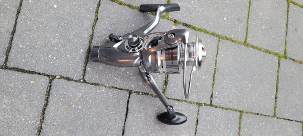 Kołowrotek do wędki z wolnym biegiem