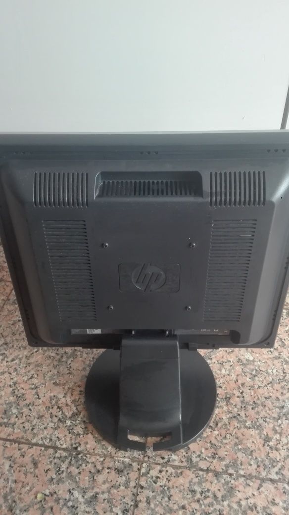 Monitor HP em bom estado com cabo vga