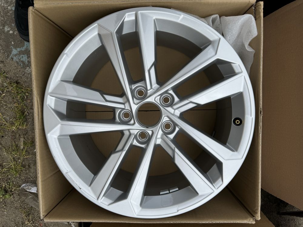 Felga 8,0x17 ET46 Audi A3 8Y0 otyginał ładna