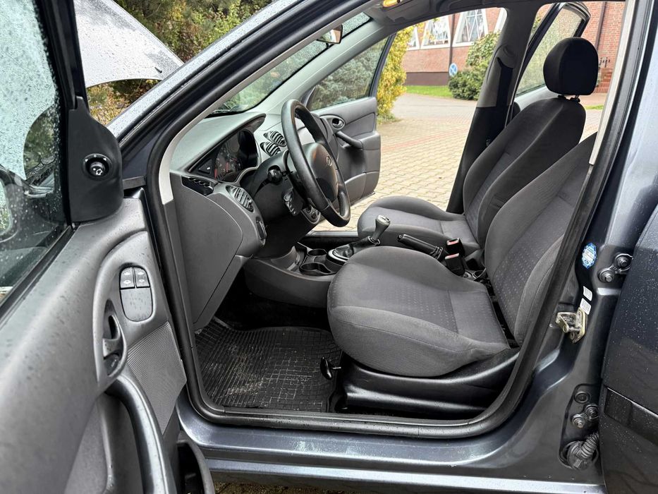 Ford Focus 1.8 b 04r nowe opony bardzo dobrze jeździ pewna benzyna