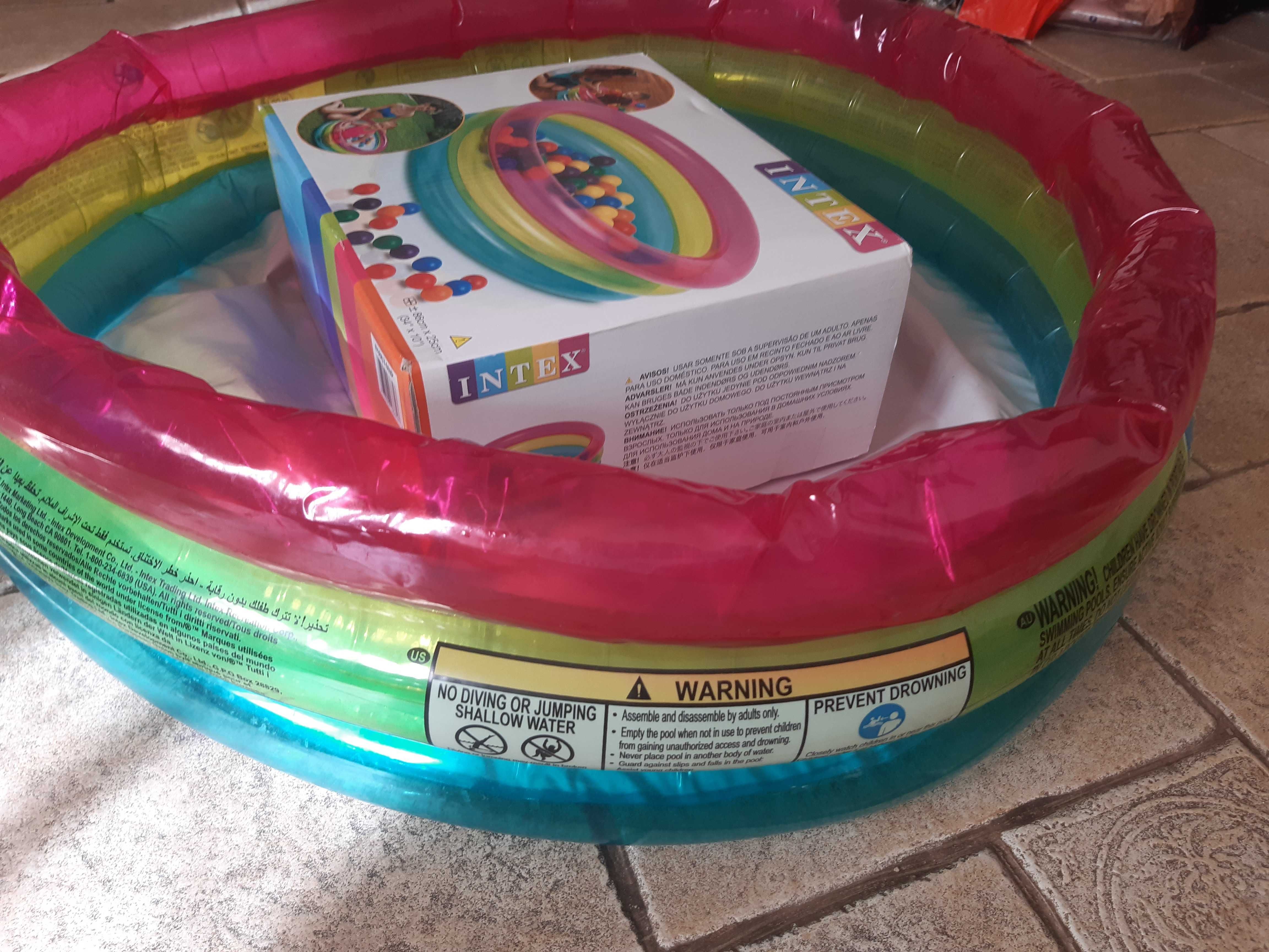 Piscina Intex com bolas e conjunta extra de bolas
