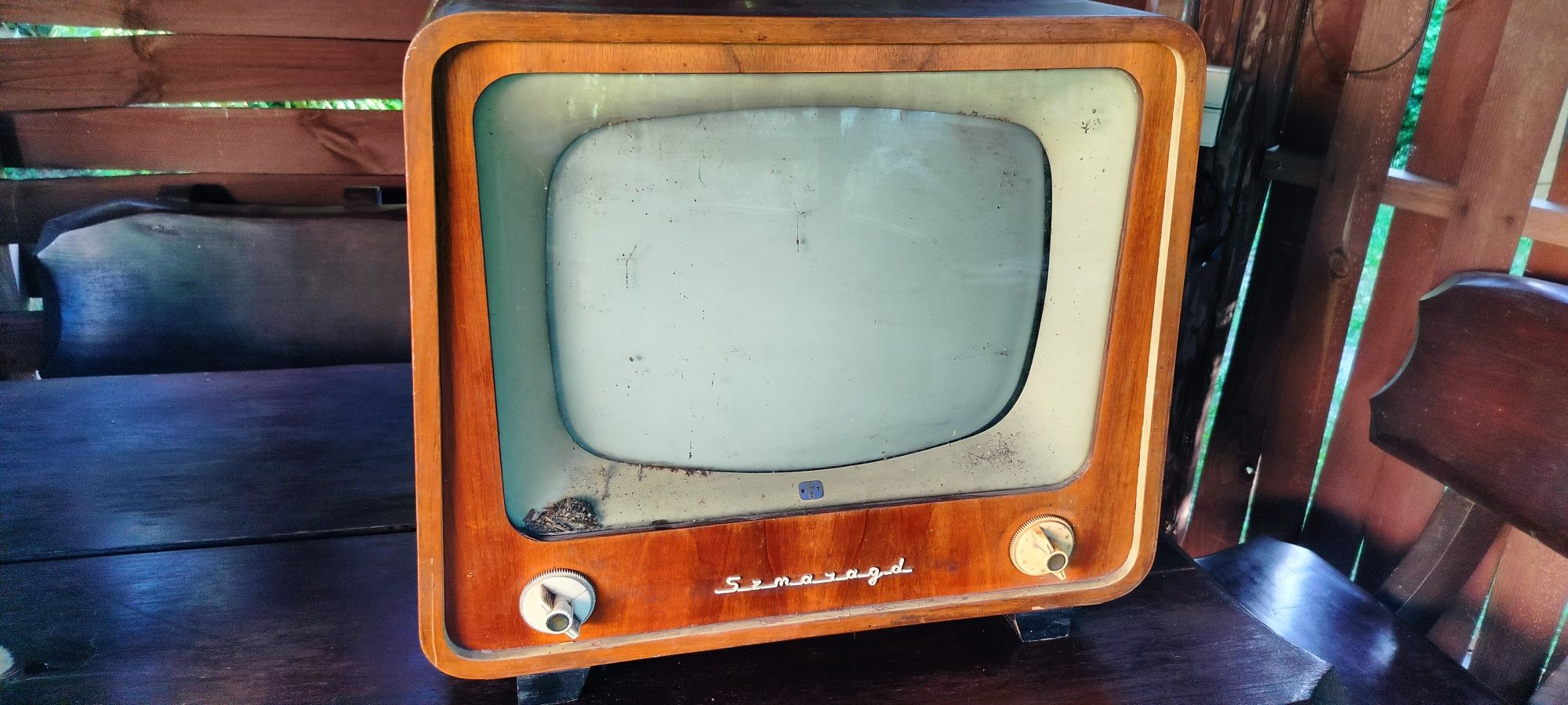 Szmaragd stary telewizor lampowy PRL