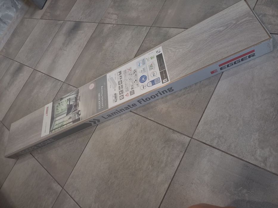 Упаковка ламінату EGGER Pro Home Дуб Тосколано світлий EHL015
