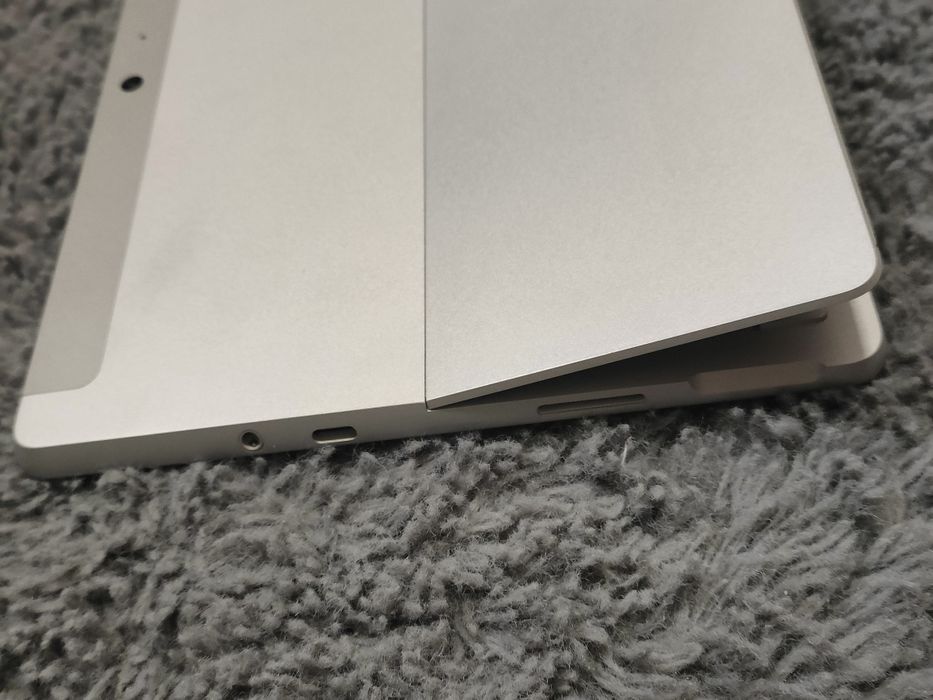 Tablet Microsoft Surface GO 1824