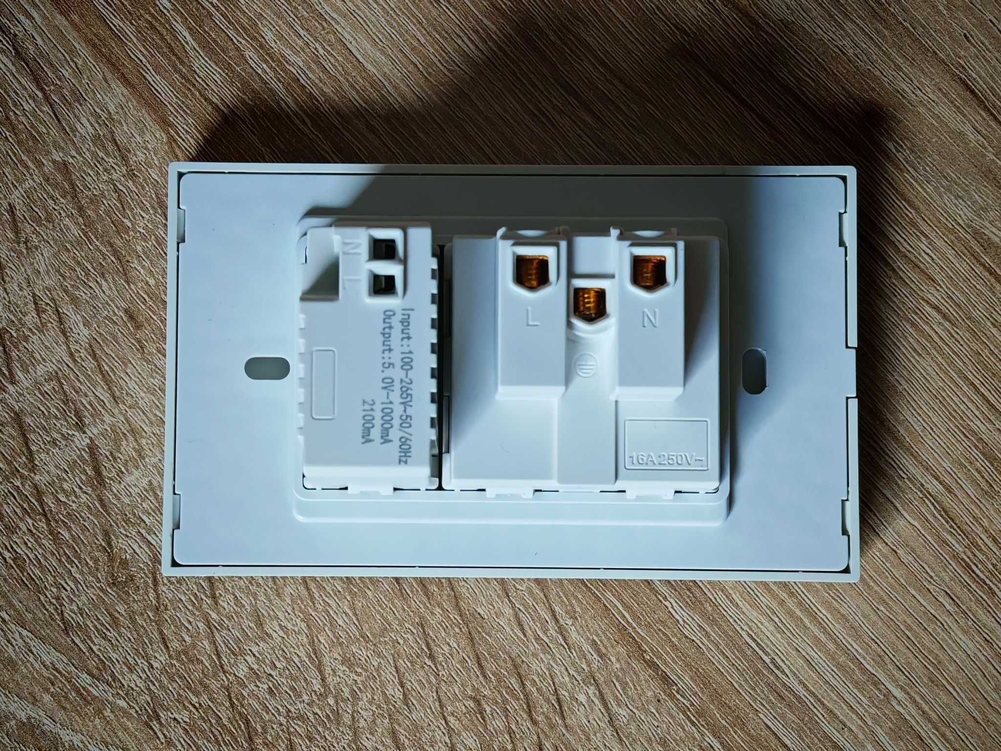 Gniazdo 220V 118*72mm Panel ze Szkła hartowanego USB, Type-C