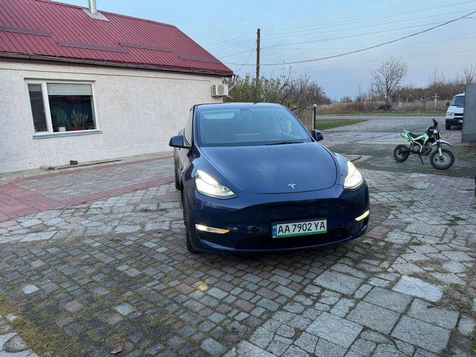 Тесла model Y  2021 рік