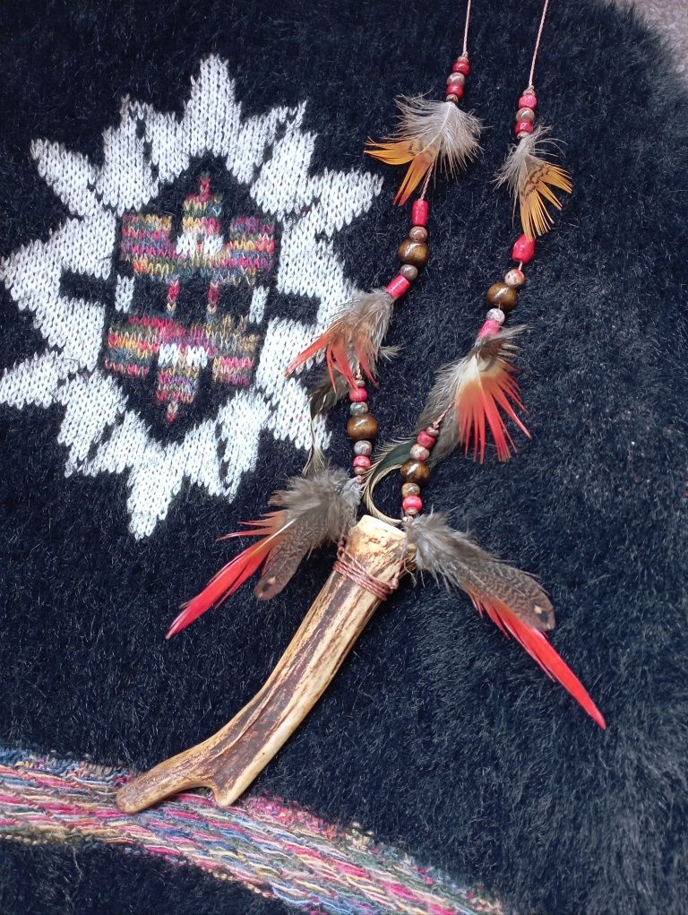 Naszyjnik wisior amulet talizman indiański szamański pióra poroże