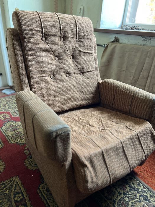 Продам зручне крісло для вітальні, терміново!