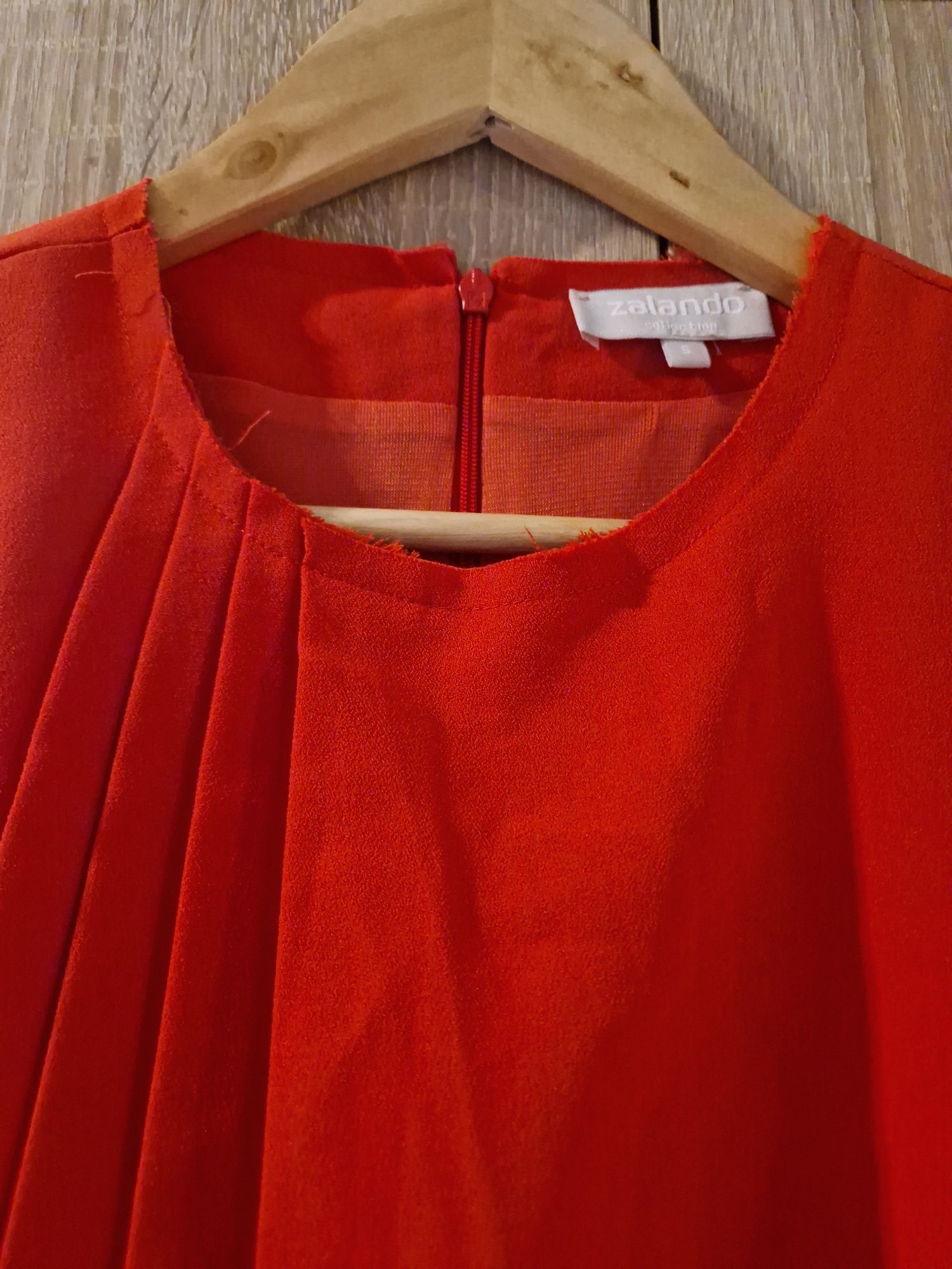 Czerwona sukienka S od Zalando