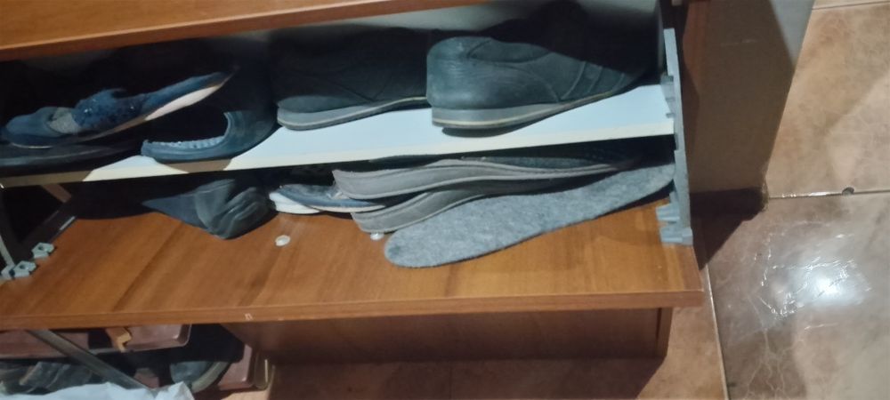 Тумбочка шкаф для обуви в хорошем состоянии для тапочек ботинок сапог