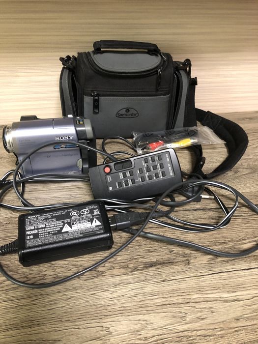 Продам видеокамеру Sony